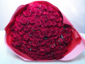 赤バラ　花束　100本