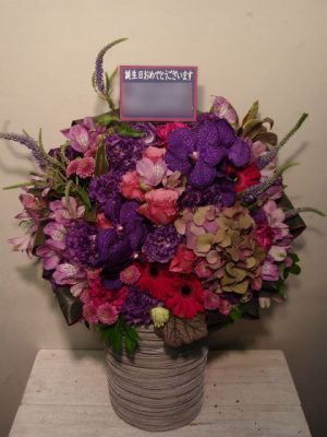 紫系　誕生日アレンジメント（渋谷区桜ヶ丘町）