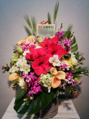 生花アレンジメント　贈先：Kaya様宛 場所：渋谷　TSUTAYA　O-EAST イメージ：可愛く、バラ 用途：楽屋御見舞 その他：