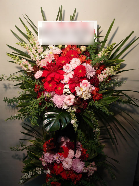 場所:千本桜ホール イメージ:おまかせ、おすすめ 用途:公演ロビー花 その他:スタンド花2段
