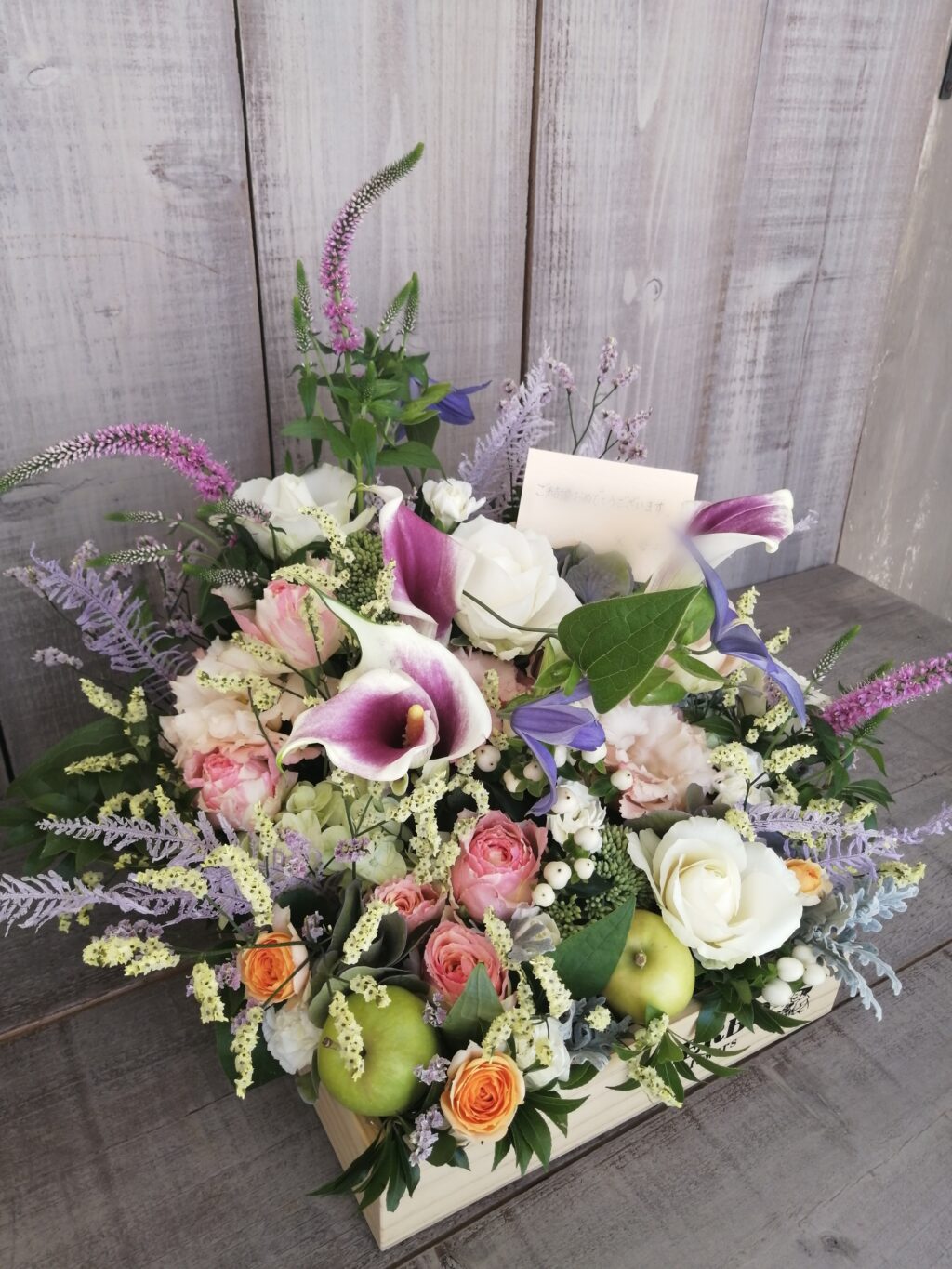 結婚御祝いのボックスフラワー