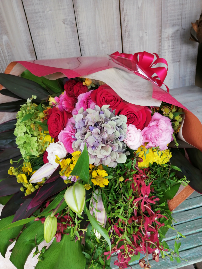 ドラマ、映画のクランクアップや雑誌、グラビア撮影終了時等の花束