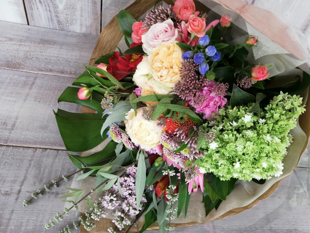 アーク放送センターにお届けした出演者様用の花束