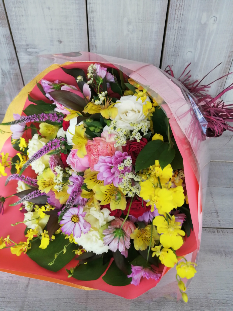 グランドハイアット東京にお届けした送別会用の花束。女性用。