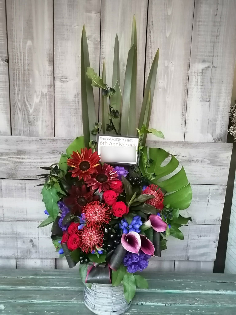 三軒茶屋にお届けした6周年お祝いのアレンジメントフラワー