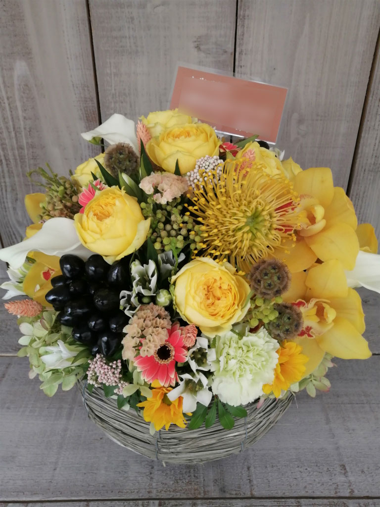 目黒区鷹番にお届けした開店お祝いのアレンジメントフラワー