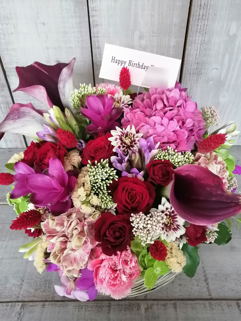 千代田区丸の内にお届けした誕生日御祝いのアレンジメントフラワー