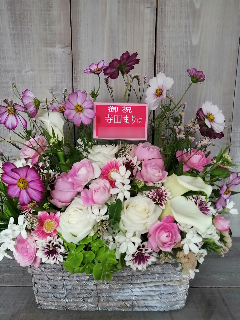 紀尾井町サロンホールに届けした公演お祝いのアレンジメントフラワー