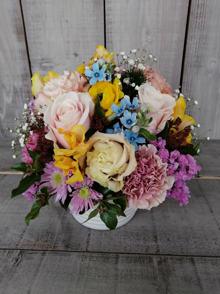 目黒区五本木にお届けした誕生日御祝のアレンジメントフラワー