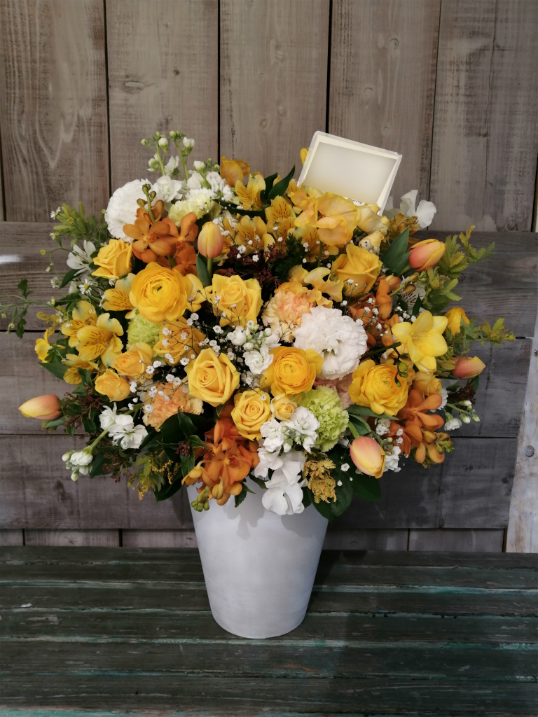 杉並区にお届けした元気の出るイメージのアレンジメントフラワー