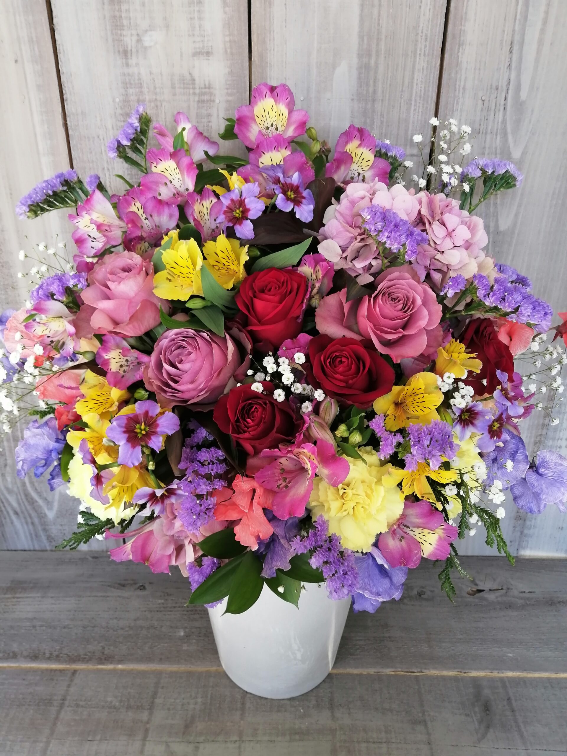 港区六本木にお届けした誕生日御祝いのアレンジメントフラワー