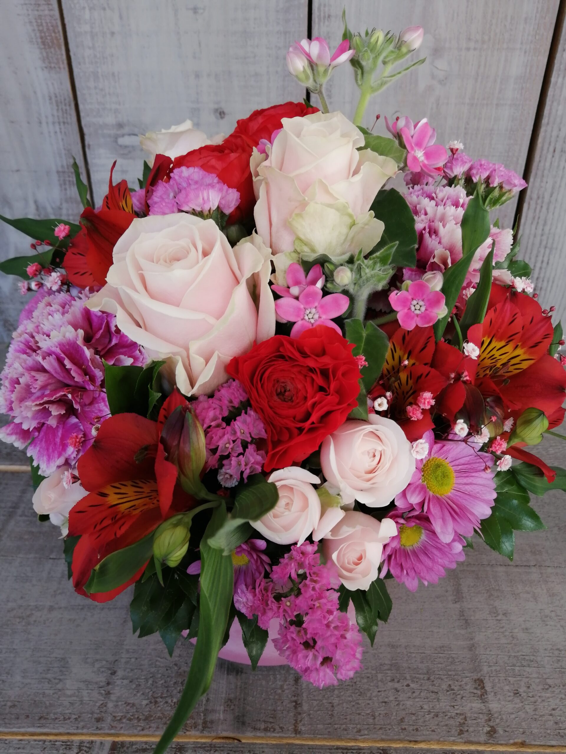 春から初夏のアレンジメントを何点かご紹介