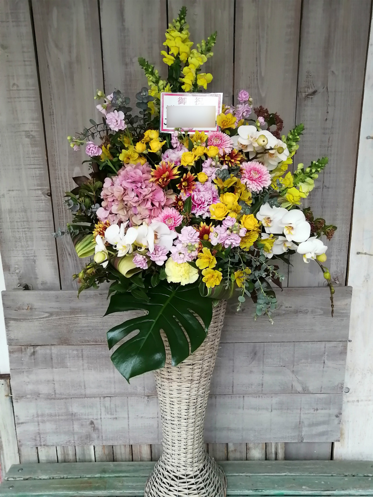 田町ステーションタワーNにお届けした移転御祝いのアレンジメントフラワー