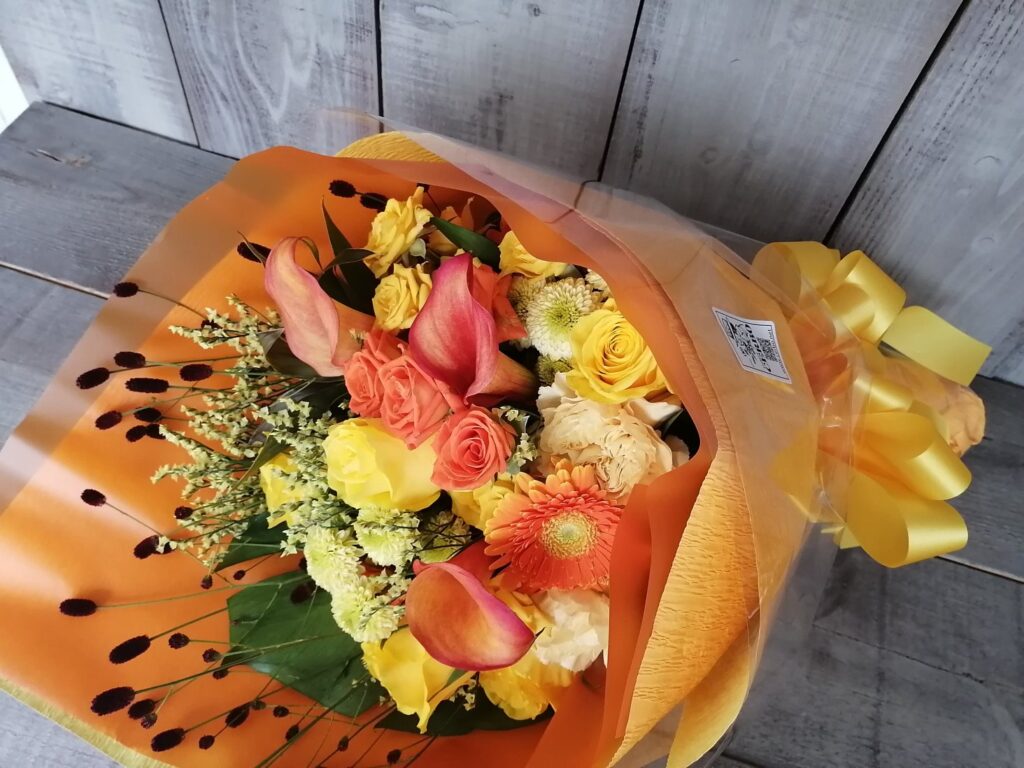 オレンジ、黄色の花束