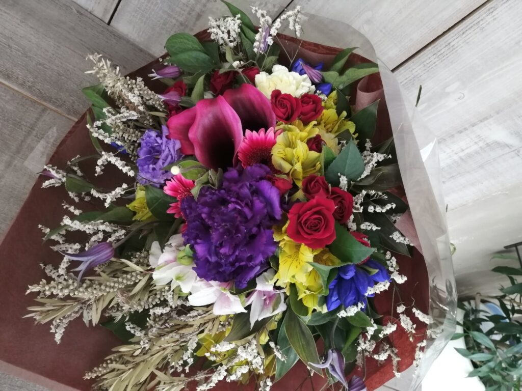 花束 お洒落に 豪華に