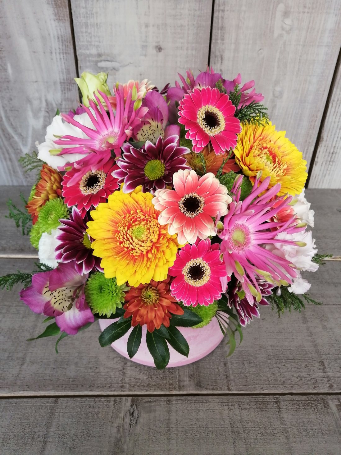 11月の花「ガーベラ」をメインにしたアレンジメントフラワー