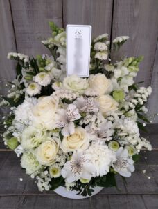 お悔みのアレンジメントフラワー（供花）＠全国発送可能