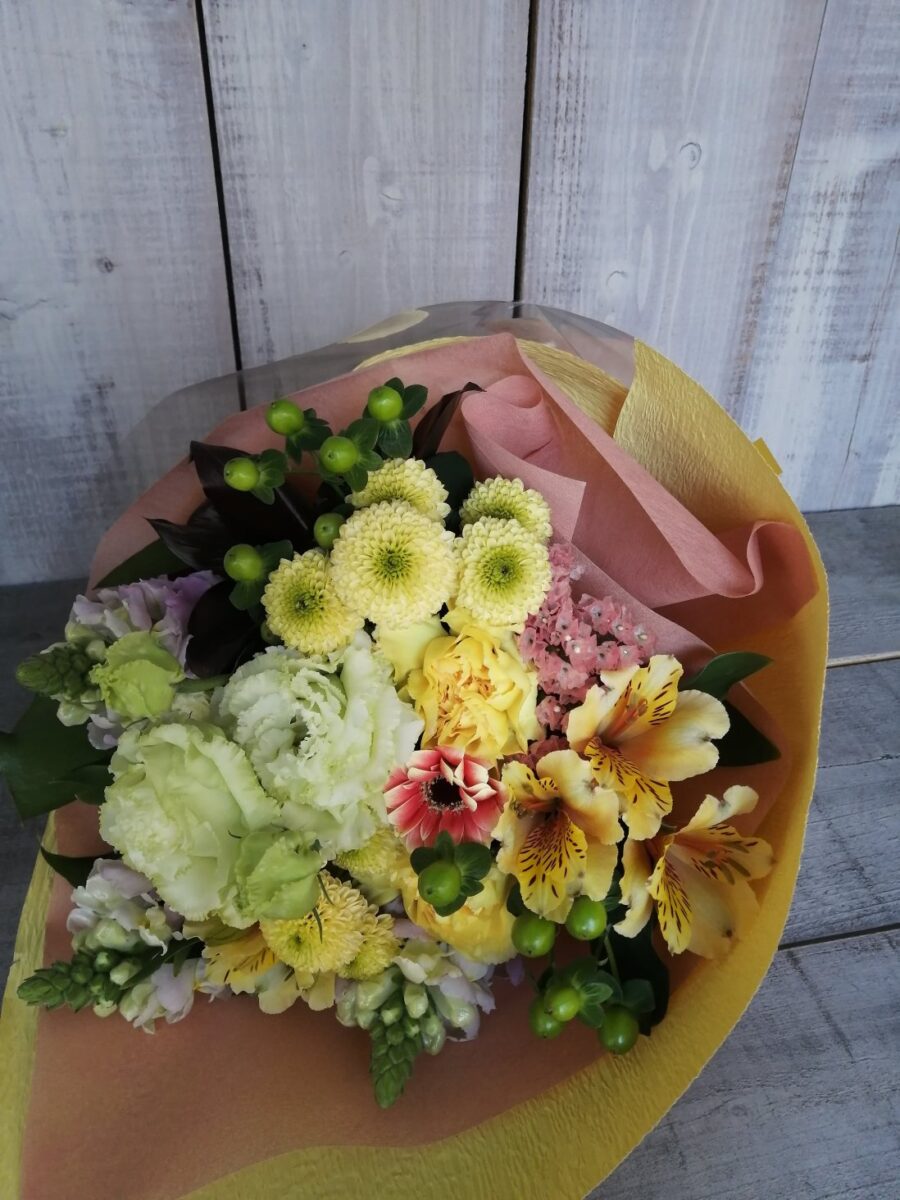 花束。東京音大中目黒キャンパスにお届け。