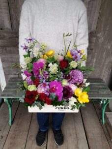 開店御祝いにお届けしたボックスフラワーアレンジメント＠新宿区