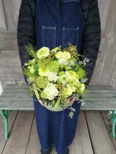 高輪のネイルサロンにお届けした開店御祝いのアレンジメント＠品川区