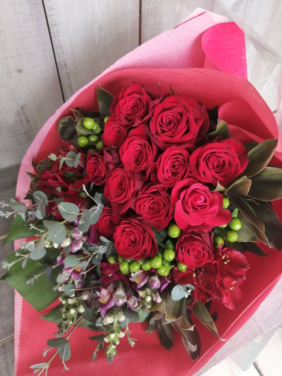 赤バラ系の花束