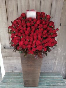 オフィス移転御祝いでお届けしたバラのアレンジメント＠港区