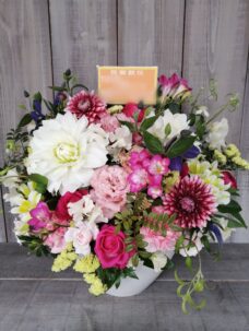 社長就任の御祝いにお届けしたダリアを使用したアレンジメント＠港区