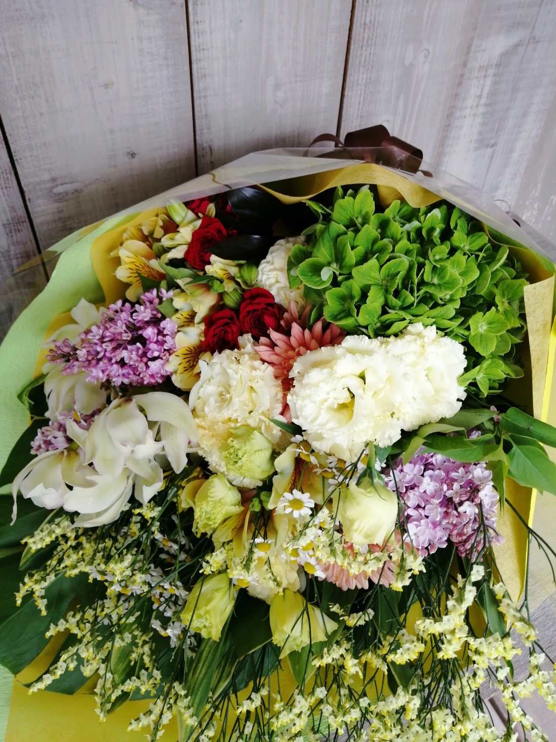 港区麻布十番にお届けした御祝いの花束