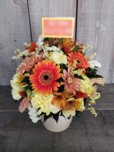 1周年御祝いにお届けしたアレンジメントフラワー＠大田区