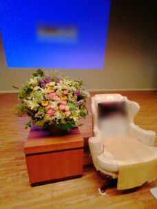 北とぴあ　さくらホールにお届けした檀上装花＠北区