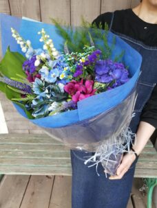 青・紫色系の花束