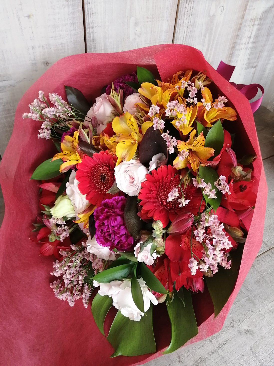 花束 赤と白系