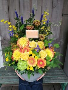 誕生日御祝いにお届けしたアレンジメントフラワー＠新宿区