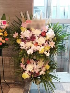 LINE CUBE SHIBUYAにお届けのスタンド花二段＠渋谷区