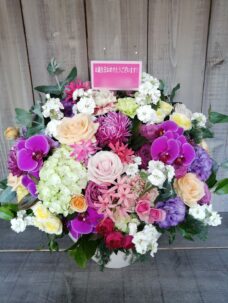 誕生日御祝いにお届けした豪華なアレンジメント＠台東区
