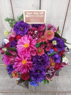 池袋オトメイトビルにお届けの個展開催御祝いの花