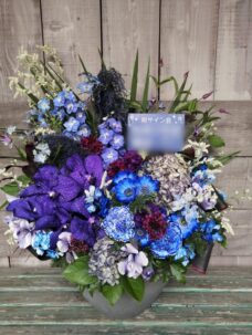 アニメイトアネックス4階催事場にお届けのサイン会開催御祝いの花