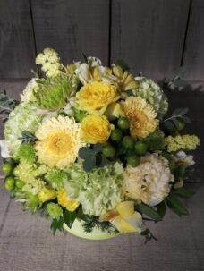 目黒区青葉台にお届けのお見舞のアレンジメント