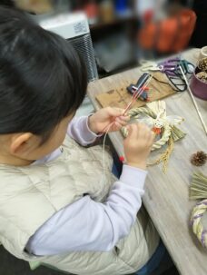 正月飾りのキッズワークショップ