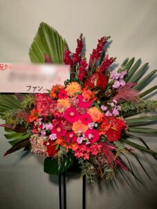 中目黒キンケロシアターのお笑いライブにお届けしたスタンド花