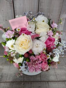 目黒区上目黒に結婚御祝でお届けしたアレンジメント