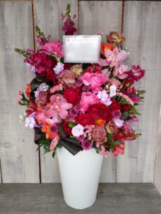 六本木ヒルズにお届けした受賞御祝のアレンジメント