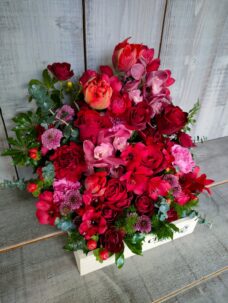 還暦御祝いの赤いボックスフラワーアレンジメント