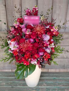 雑誌創刊25周年の御祝いにお届けしたアレンジメントフラワー