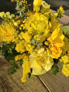 国際女性デー、ミモザのアレンジメント