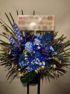 シアターマーキュリー新宿にお届けしたライブ劇場開店御祝いのスタンド花