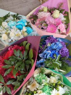 社内の表彰式で受賞者にお渡しする花束