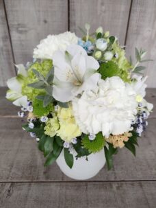 1回忌の供花としてお届けしたアレンジメントフラワー