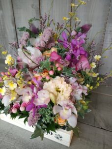 練馬区にお届けした誕生日お祝いのボックスフラワーアレンジメント