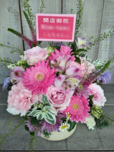 目黒区祐天寺にお届けしたレストラン開店御祝いのアレンジメントフラワー